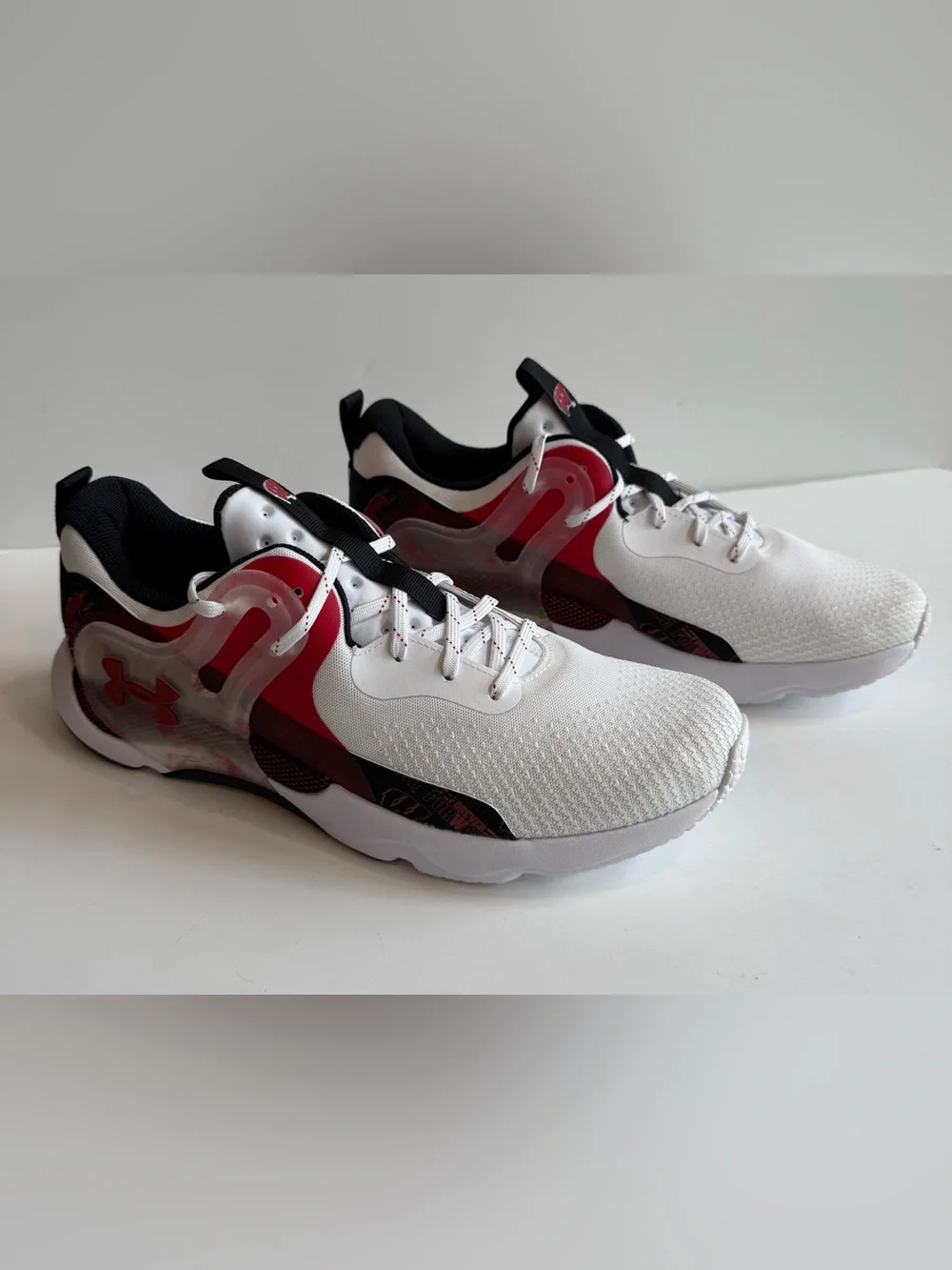 Wisconsin Badgers Under Armour Men’s 14 Team HOVR Apex 3 Shoes White Red Black